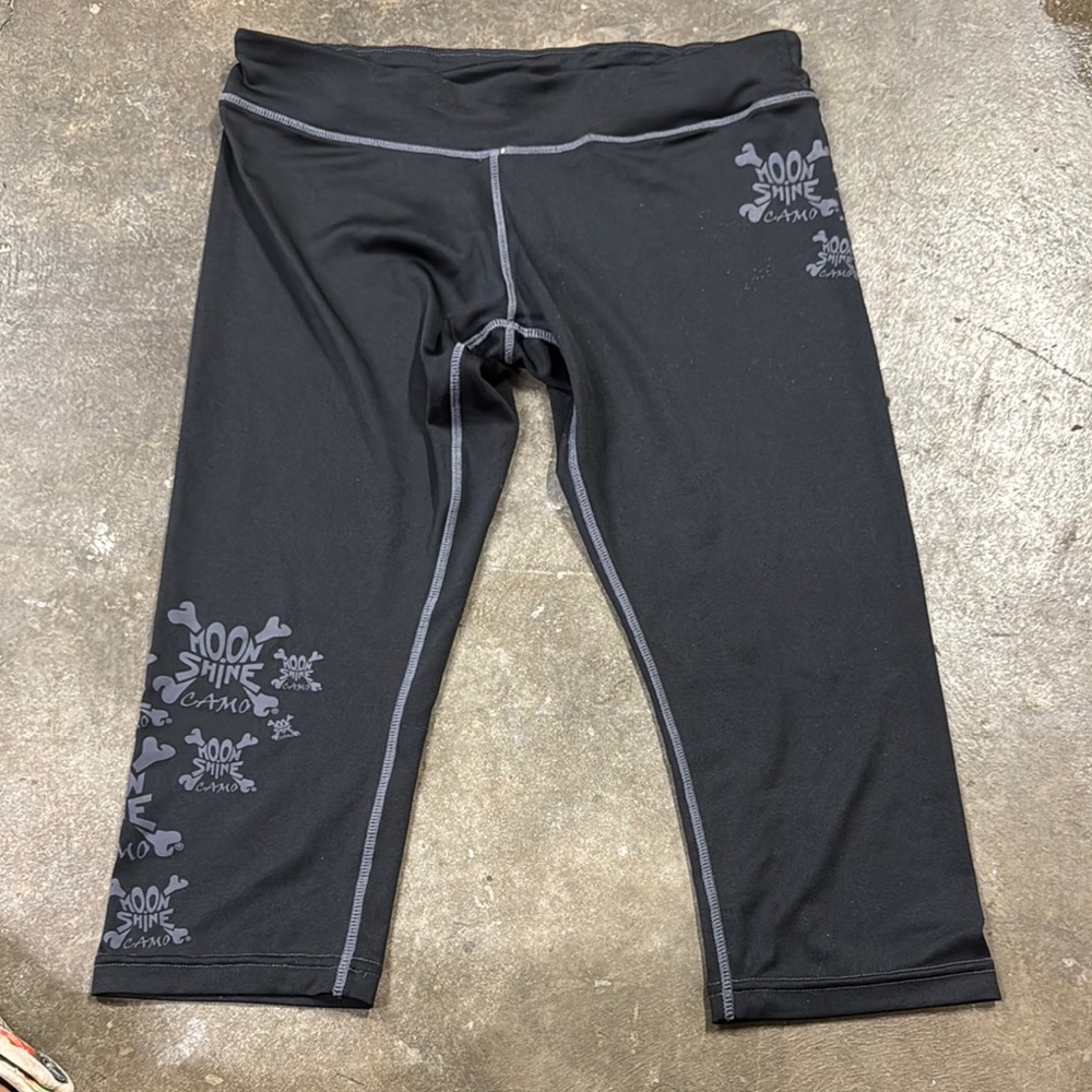 Moon Shine Undertow Camo Capri